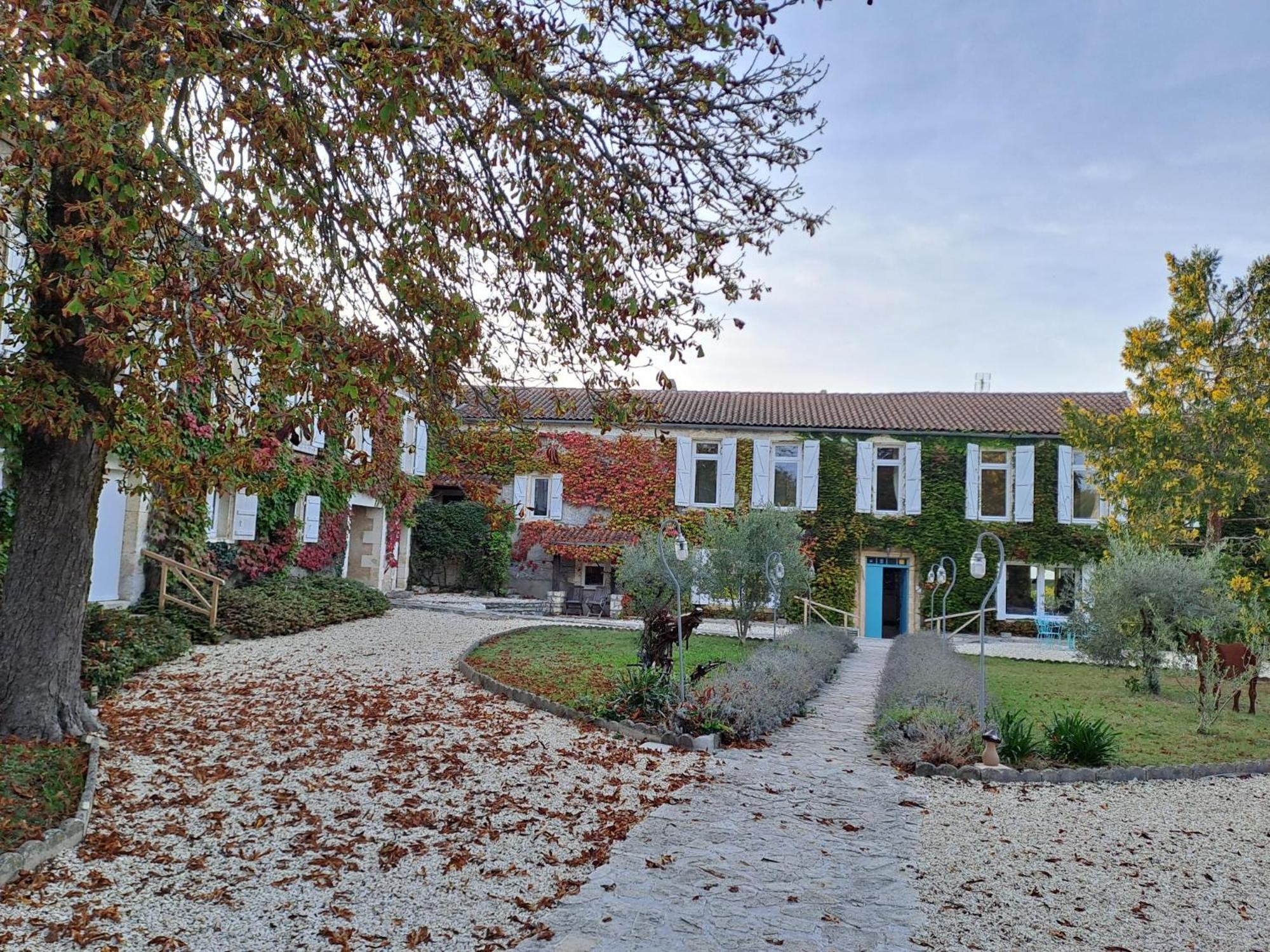 Logis Hotels Domaine Du Chatelard Dirac Exterior foto