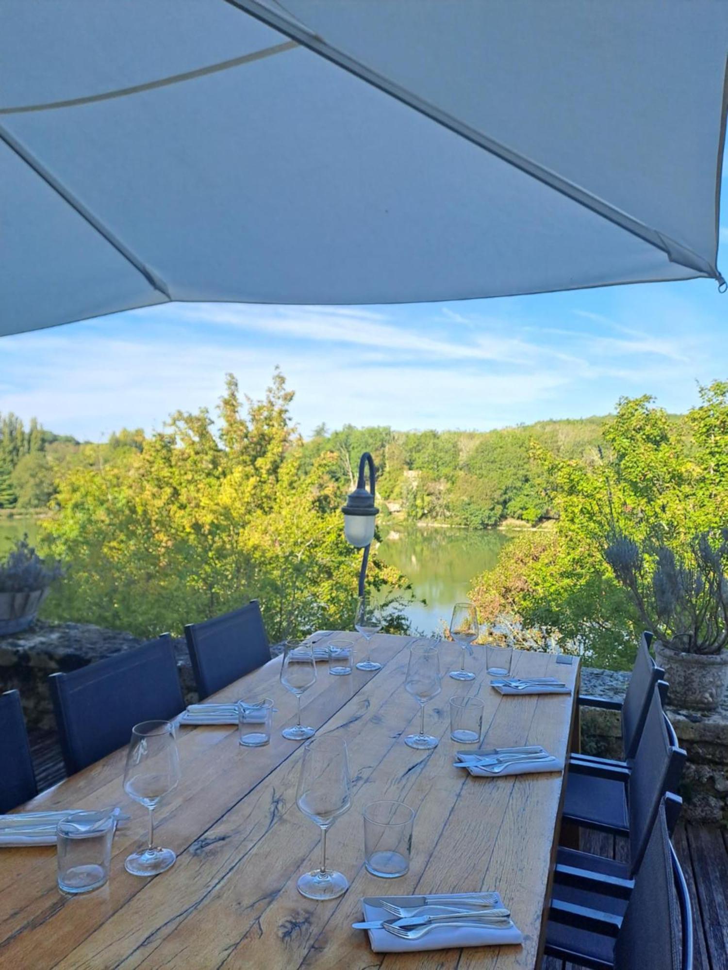 Logis Hotels Domaine Du Chatelard Dirac Exterior foto